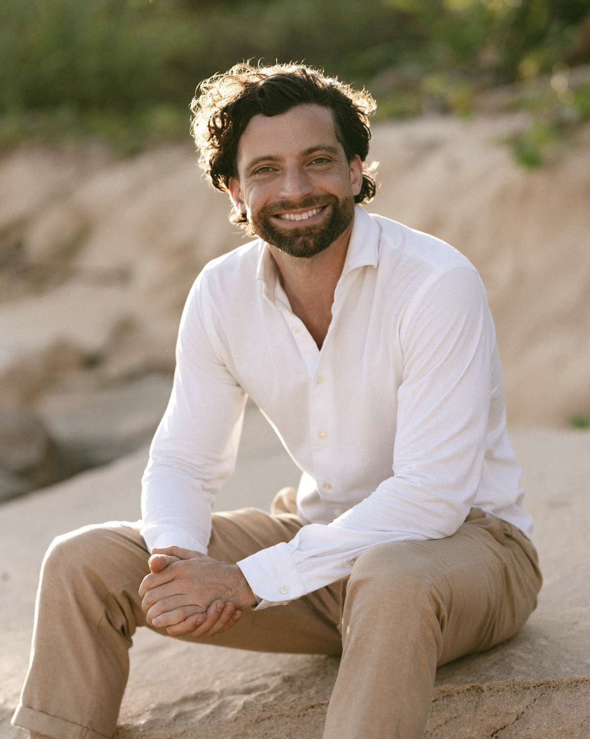 Felix Weerts, oprichter van Senang Developments, aan de kust bij Uluwatu